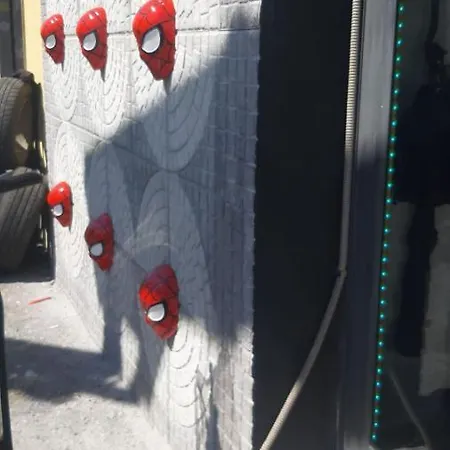 Spiderman House קטאניה
